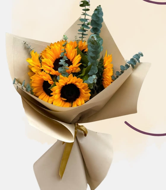 Girasoles x12: 12 girasoles con eucalipto