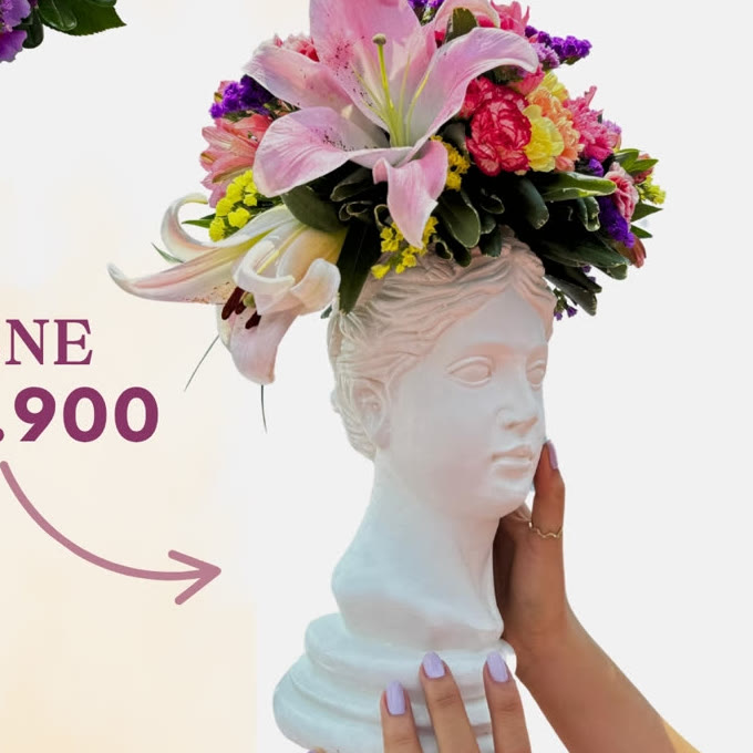 Selene: Busto decorativo con arreglo floral